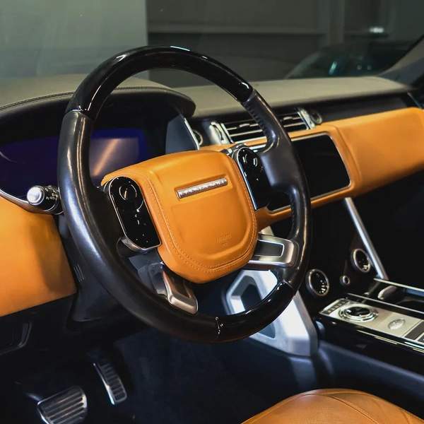 AED 3,161 pm • 0% Downpayment • Range Rover Vogue SE P400 • 1 Year Warranty