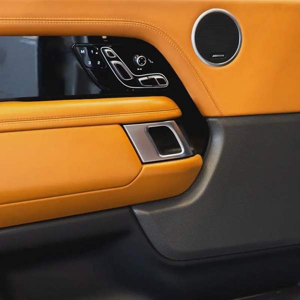 AED 3,161 pm • 0% Downpayment • Range Rover Vogue SE P400 • 1 Year Warranty