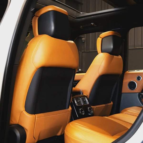 AED 3,161 pm • 0% Downpayment • Range Rover Vogue SE P400 • 1 Year Warranty