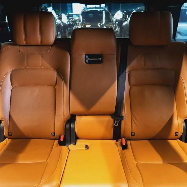 AED 3,161 pm • 0% Downpayment • Range Rover Vogue SE P400 • 1 Year Warranty