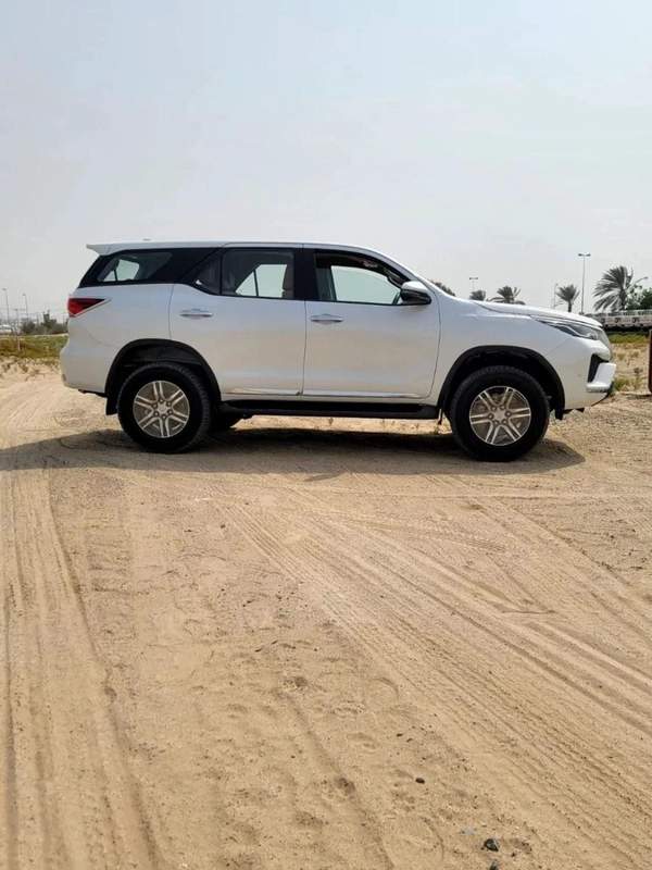 Toyota Fortuner Fortuner 2WD 2.7L petrol 2023