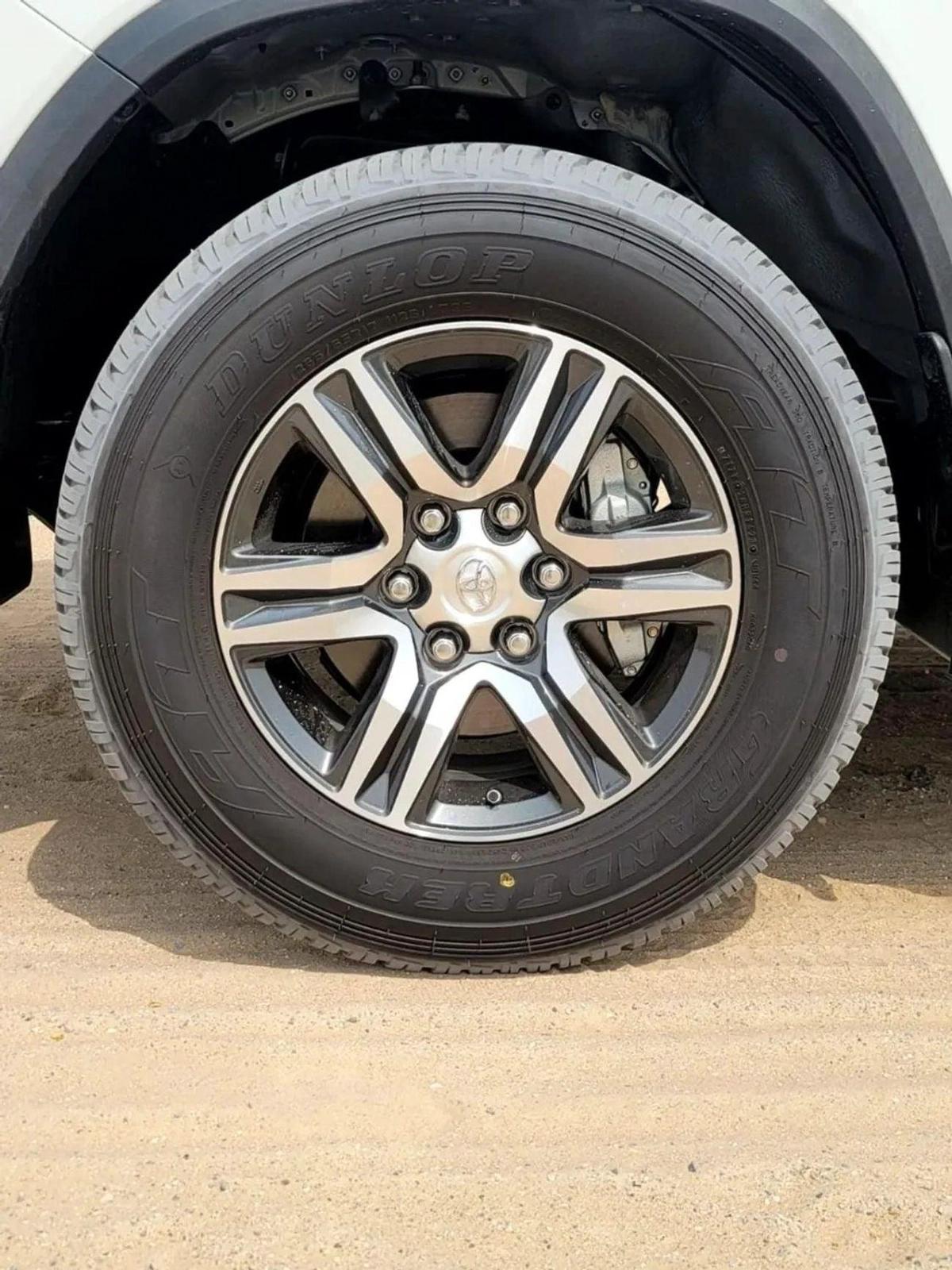 Toyota Fortuner Fortuner 2WD 2.7L petrol 2023-4-4