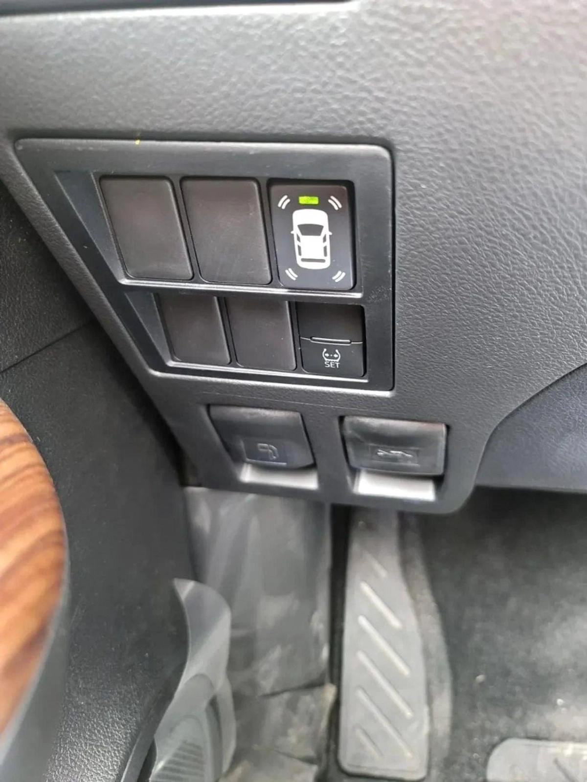 Toyota Fortuner Fortuner 2WD 2.7L petrol 2023-10-10