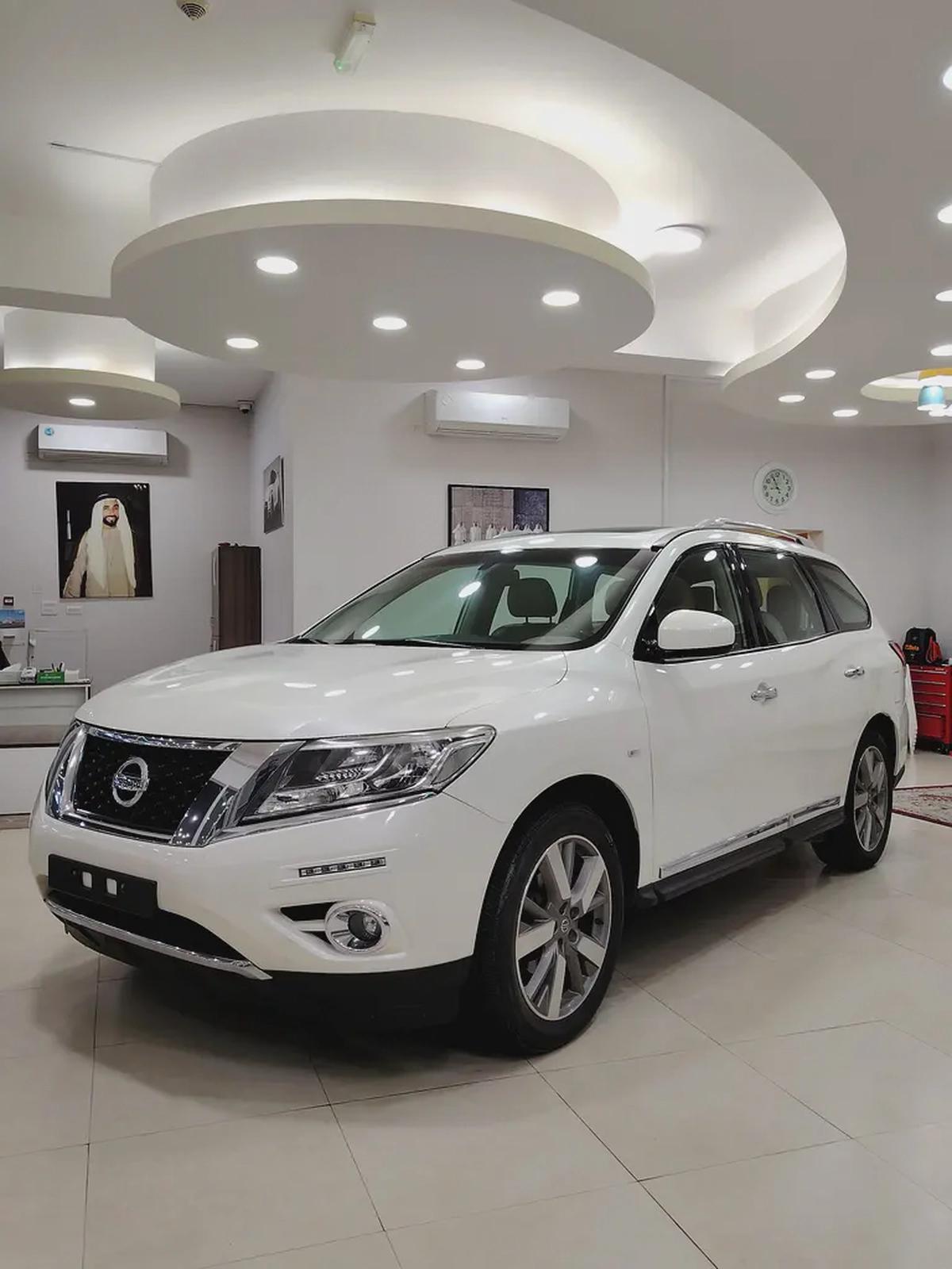 Nissan pathfinder SV 2017-0-0
