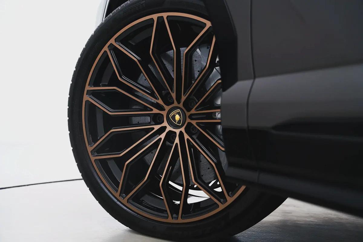2025 LAMBORGHINI URUS SE-17-17