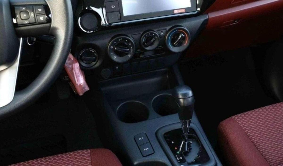 Toyota Hilux Toyota Hilux AT 2.4L Mid AT DIESEL-8-8