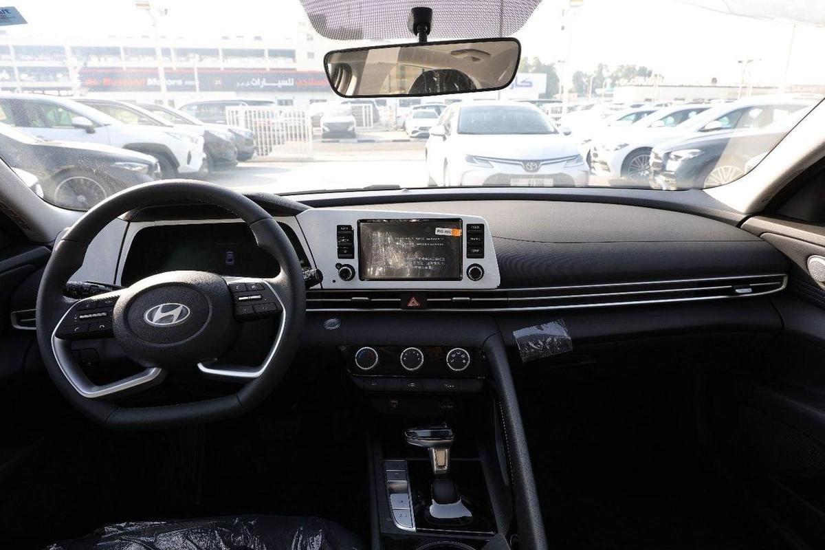 Hyundai Elantra-3-3