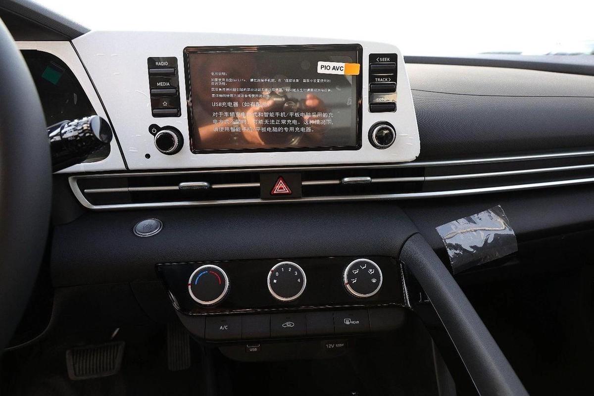 Hyundai Elantra-4-4