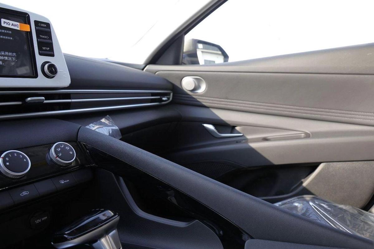 Hyundai Elantra-7-7