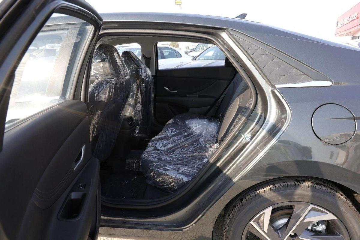 Hyundai Elantra-8-8