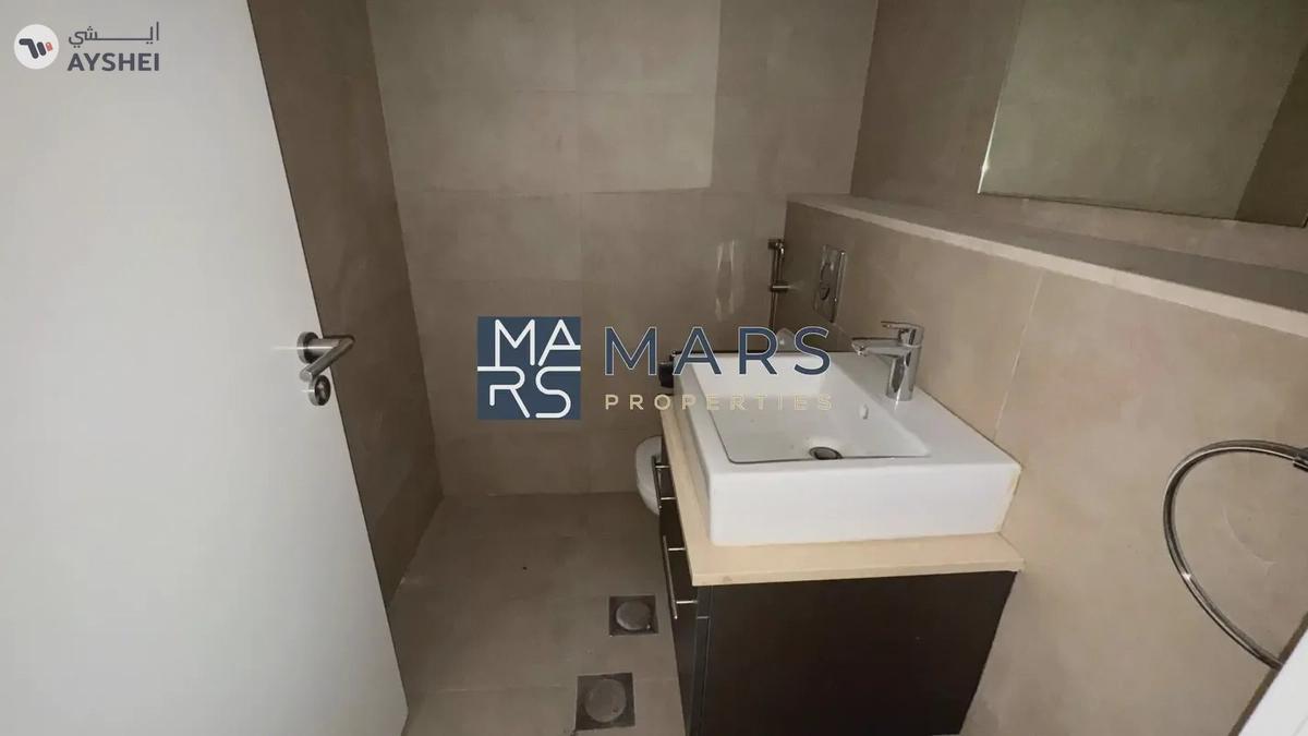 End Unit Villa With Study Room in Excellent Community-1-1