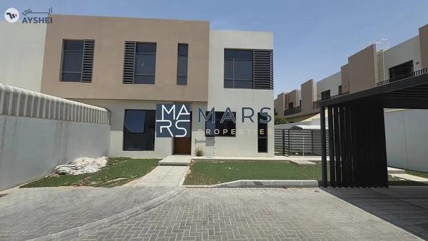 End Unit Villa With Study Room in Excellent Community