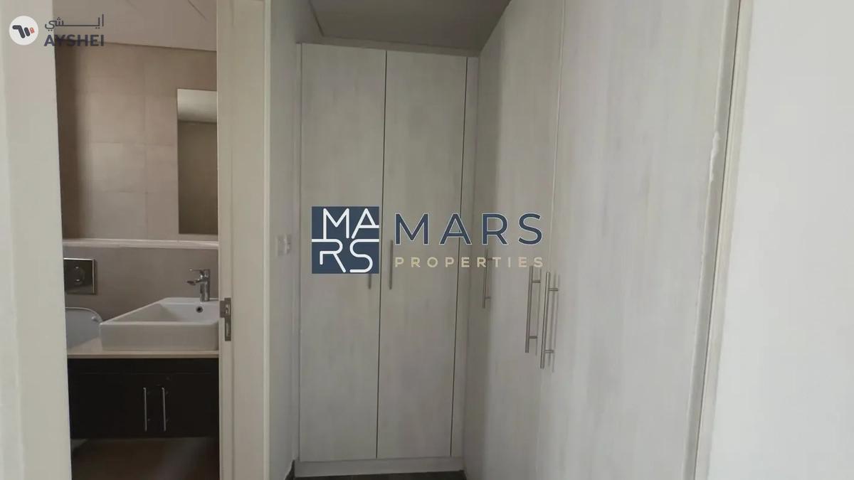 End Unit Villa With Study Room in Excellent Community-9-9