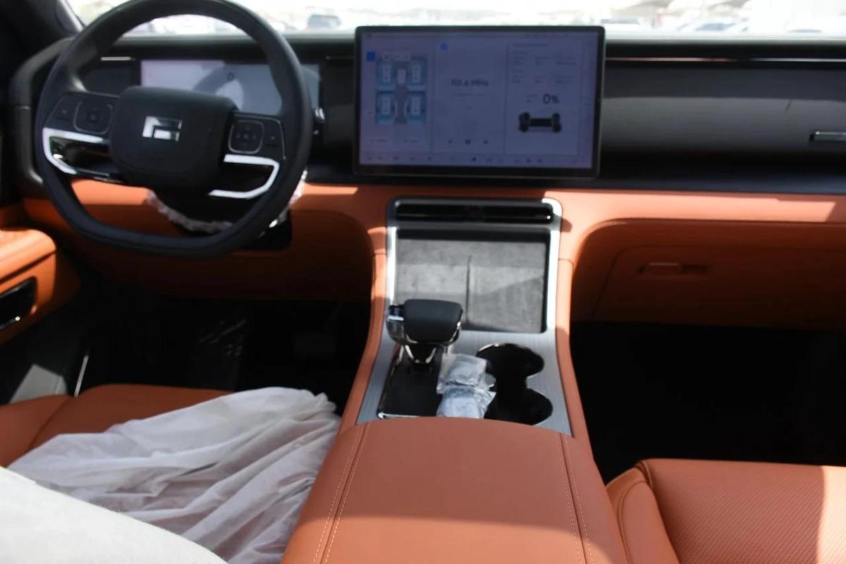 ROX 01 ( PHEV ) | VIP 6 SEATS AWD 2025 | BLACK LIKE-15-15