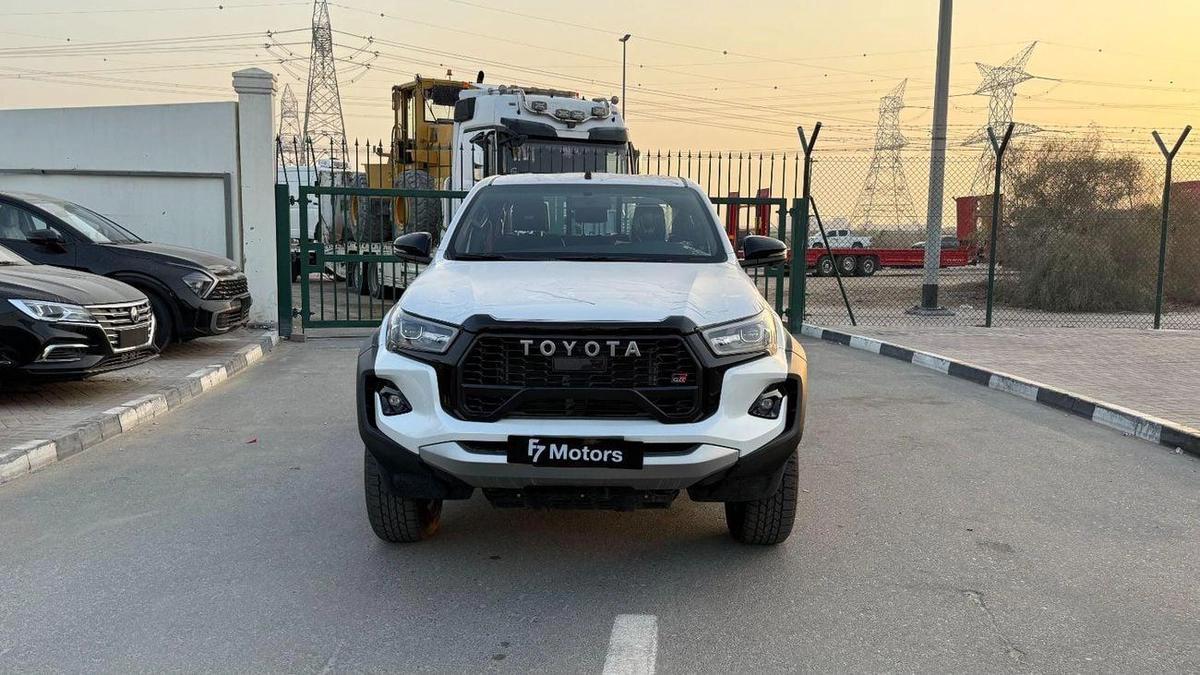 Toyota Hilux GR Sport 4.0L - Toyota Hilux - 2025 – 4.0L V6 4x4 (GCC)-1-1