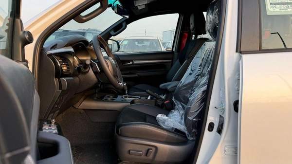 Toyota Hilux GR Sport 4.0L - Toyota Hilux - 2025 – 4.0L V6 4x4 (GCC)