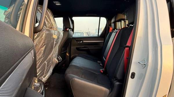 Toyota Hilux GR Sport 4.0L - Toyota Hilux - 2025 – 4.0L V6 4x4 (GCC)