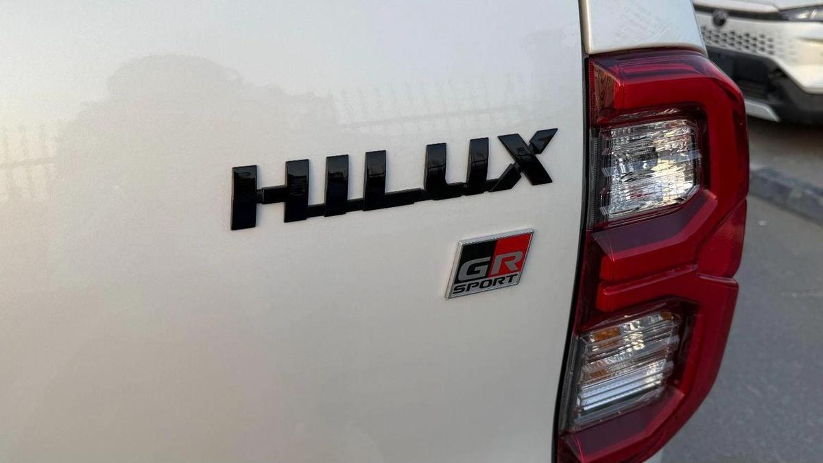 Toyota Hilux GR Sport 4.0L - Toyota Hilux - 2025 – 4.0L V6 4x4 (GCC)-15-15