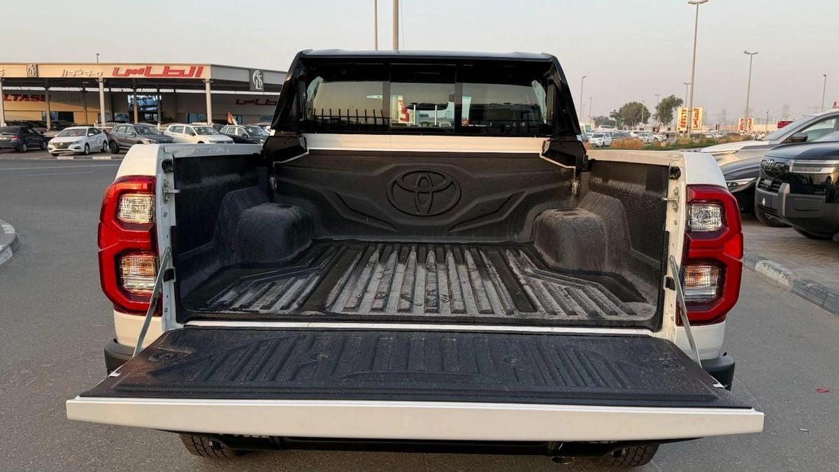 Toyota Hilux GR Sport 4.0L - Toyota Hilux - 2025 – 4.0L V6 4x4 (GCC)-16-16