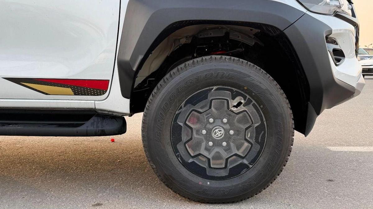 Toyota Hilux GR Sport 4.0L - Toyota Hilux - 2025 – 4.0L V6 4x4 (GCC)-17-17