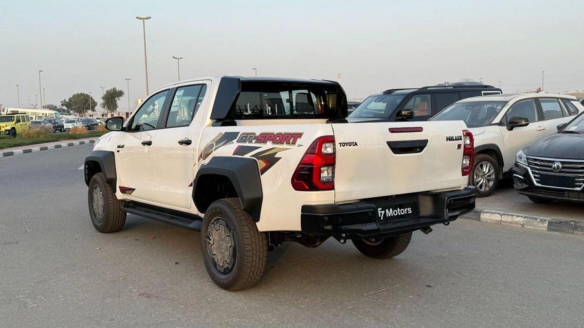 Toyota Hilux GR Sport 4.0L - Toyota Hilux - 2025 – 4.0L V6 4x4 (GCC)-18-18