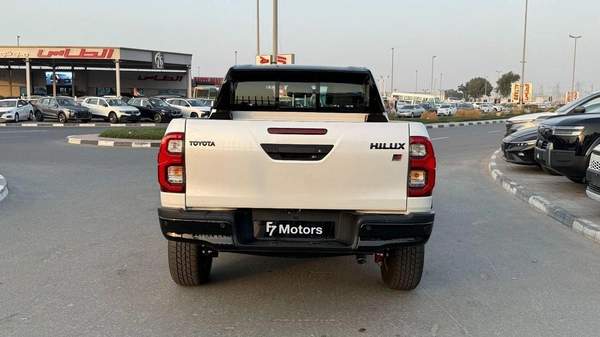 Toyota Hilux GR Sport 4.0L - Toyota Hilux - 2025 – 4.0L V6 4x4 (GCC)
