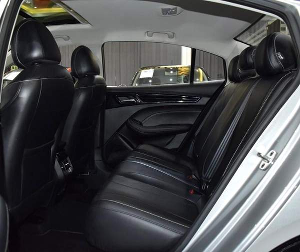 MG 5 ( 2025 Model ) in Silver Color GCC Specs
