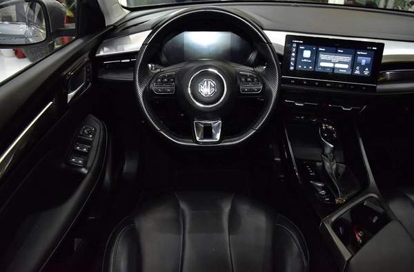 MG 5 ( 2025 Model ) in Silver Color GCC Specs