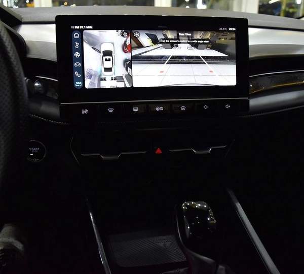 MG 5 ( 2025 Model ) in Silver Color GCC Specs