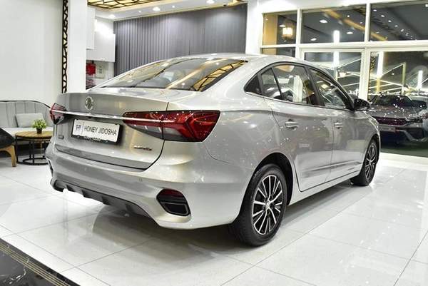 MG 5 ( 2025 Model ) in Silver Color GCC Specs