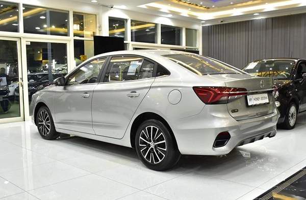 MG 5 ( 2025 Model ) in Silver Color GCC Specs