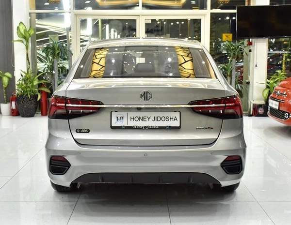 MG 5 ( 2025 Model ) in Silver Color GCC Specs