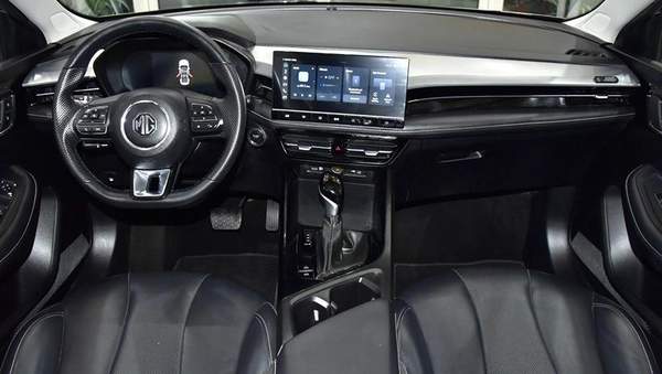 MG 5 ( 2025 Model ) in Silver Color GCC Specs