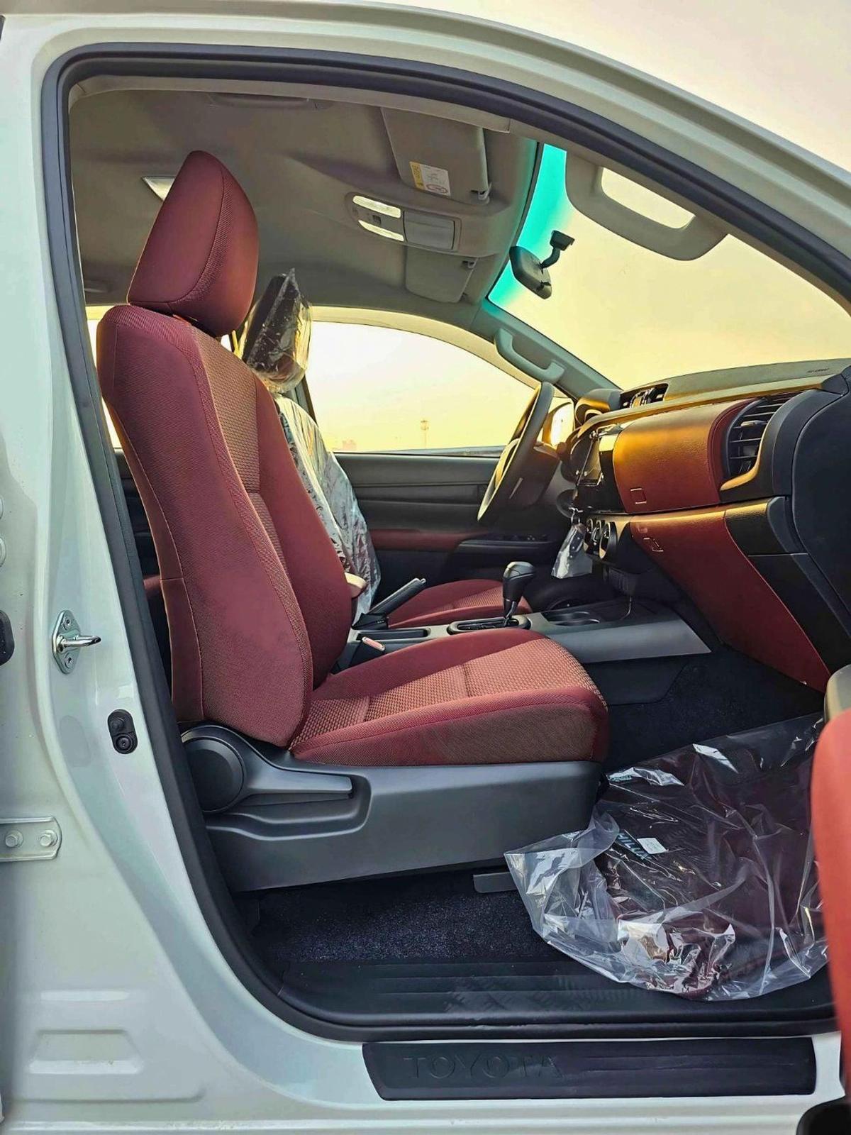 Toyota Hilux NARROW BODY BASIC/ DOUBLE CABIN/ PWR WINDOWS/ KEYLESS ENTRY/ 2 ABG DIESEL AT 2.4L V4 4WD-7-7