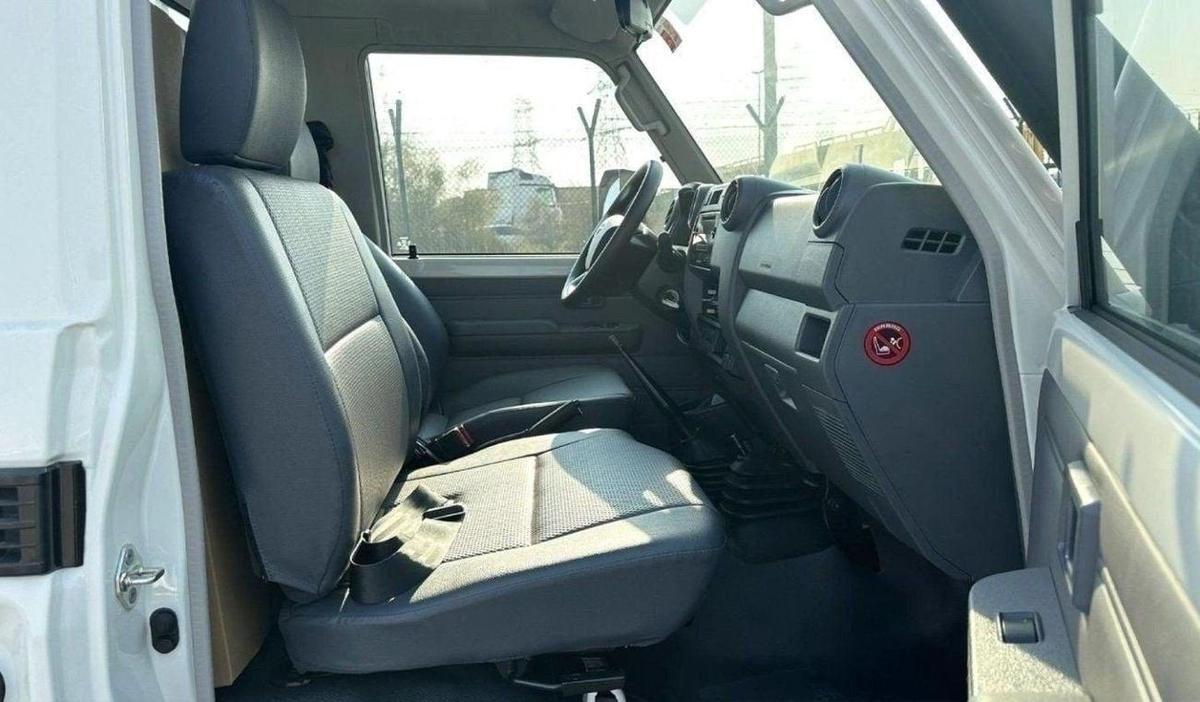 Toyota Land Cruiser Pick Up Toyota Land Cruiser Pick up LC79 SC 4.2L Diesel MY2025 V6 0KM-7-7