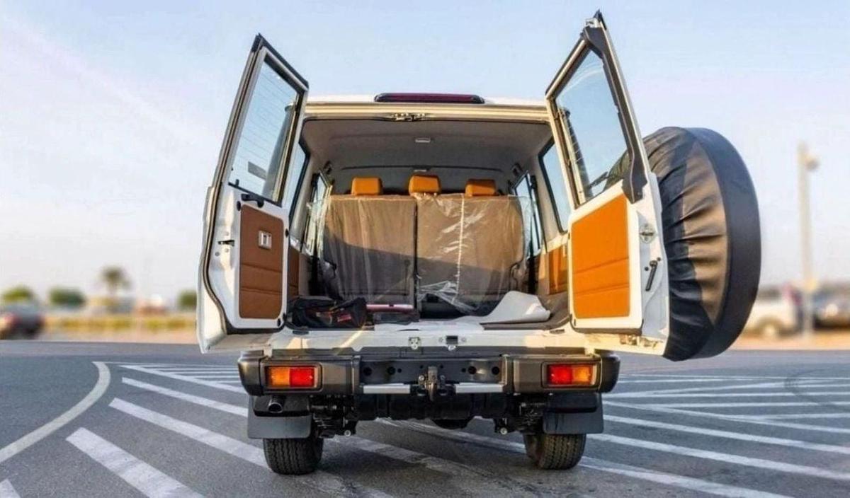 Toyota Land Cruiser 70 LX 2.8L LX 2.8L-5-5