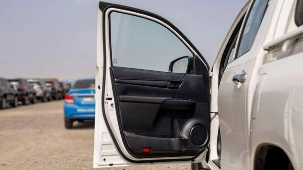 Toyota Hilux DC 2.7P AT mid option 4X4 MY2025 – WHITE