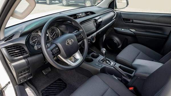Toyota Hilux DC 2.7P AT mid option 4X4 MY2025 – WHITE