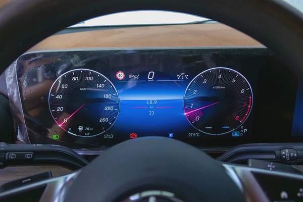 Brand New Mercedes Benz V300-GCC-VIP Upgrades-Exclusive Transportation-Mercedes Warranty till 2027