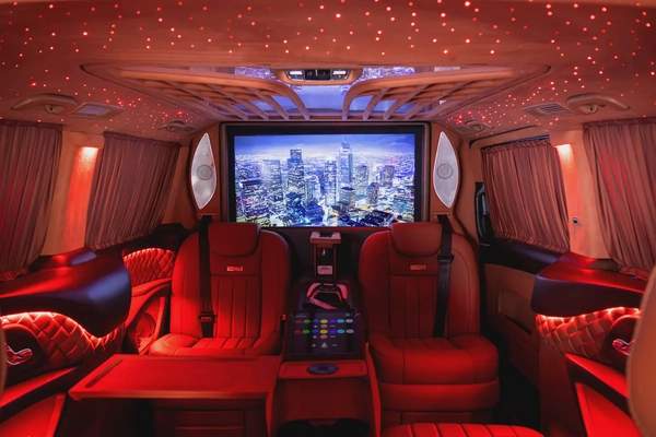 Brand New Mercedes Benz V300-GCC-VIP Upgrades-Exclusive Transportation-Mercedes Warranty till 2027