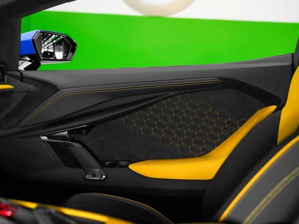 BRAND NEW REVUELTO - TOP SPEC