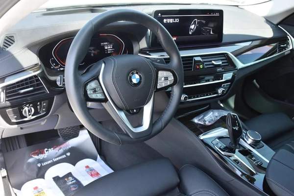 520i RWD 2023 | WHITE