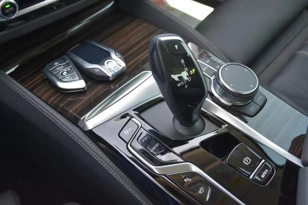 520i RWD 2023 | WHITE