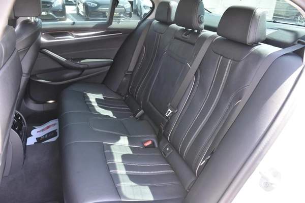 520i RWD 2023 | WHITE