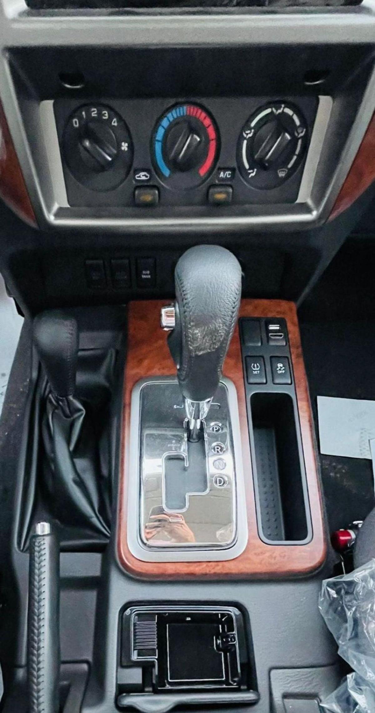 Nissan Patrol Safari Safari 4.8L A/T-8-8