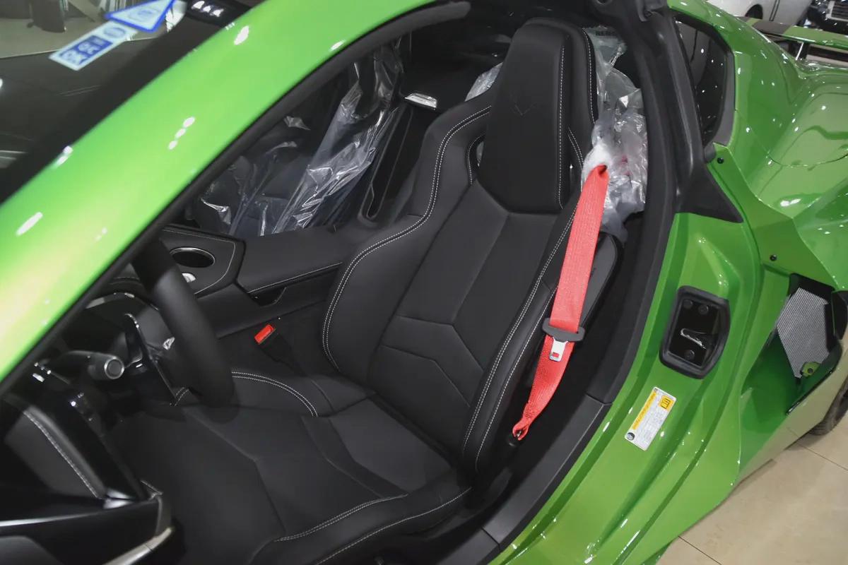 2026 ll Chevrolet Corvette Stingray LT2 ll Gcc ll Warranty And Service Contract ll 0km-10-10