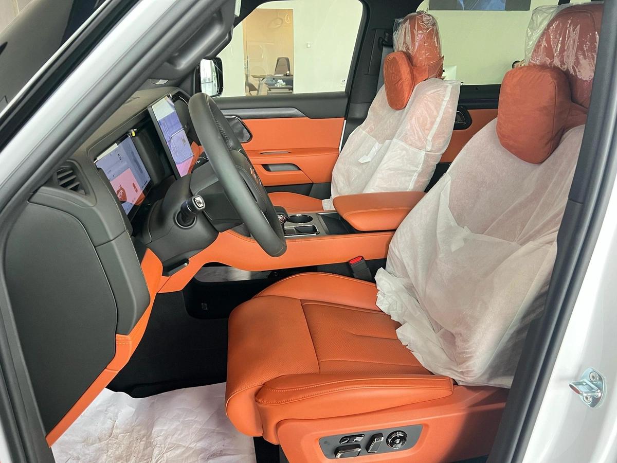 ROX 01 VIP Luxury 6-Seater 2024-19-19