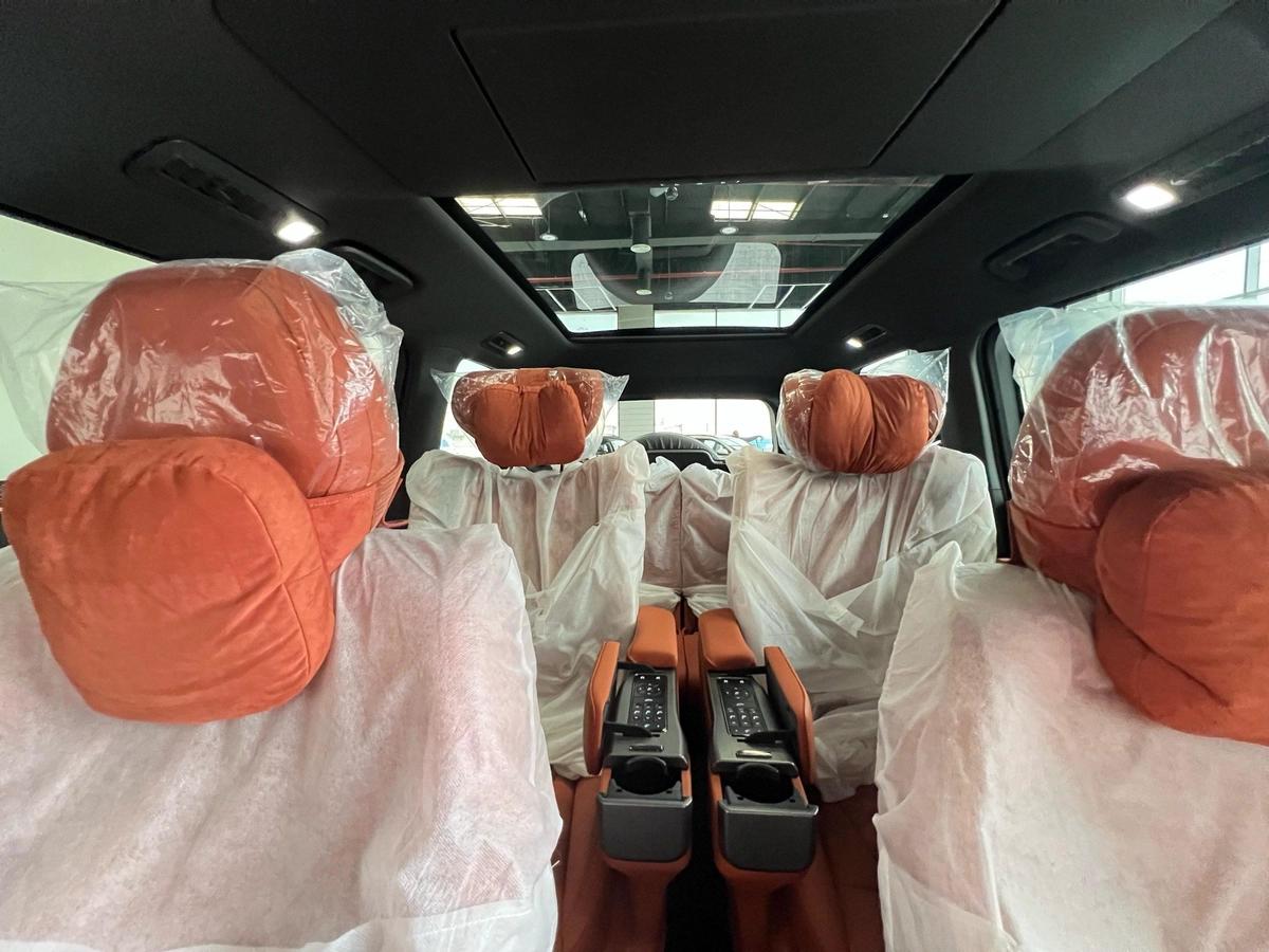 ROX 01 VIP Luxury 6-Seater 2024-24-24