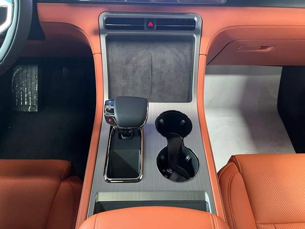 ROX 01 VIP Luxury 6-Seater 2024