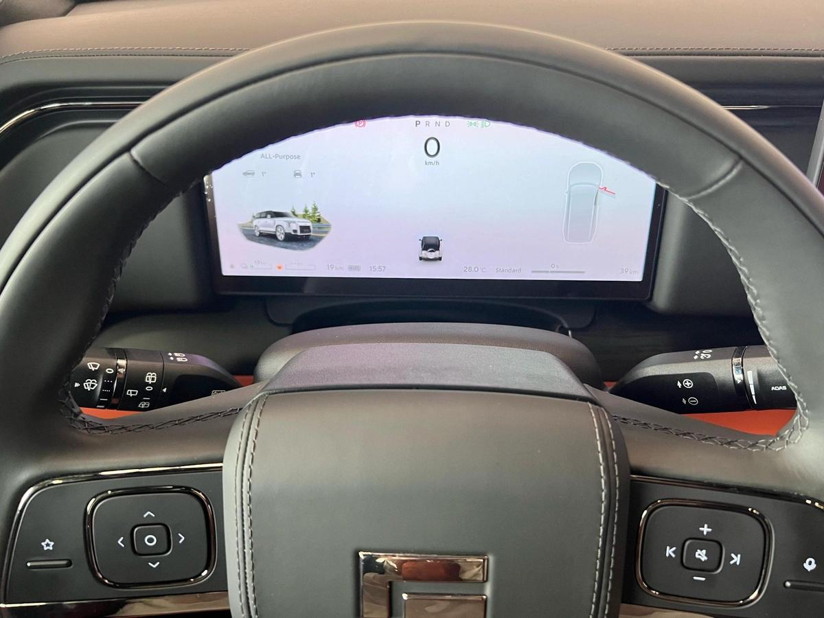 ROX 01 VIP Luxury 6-Seater 2024-22-22